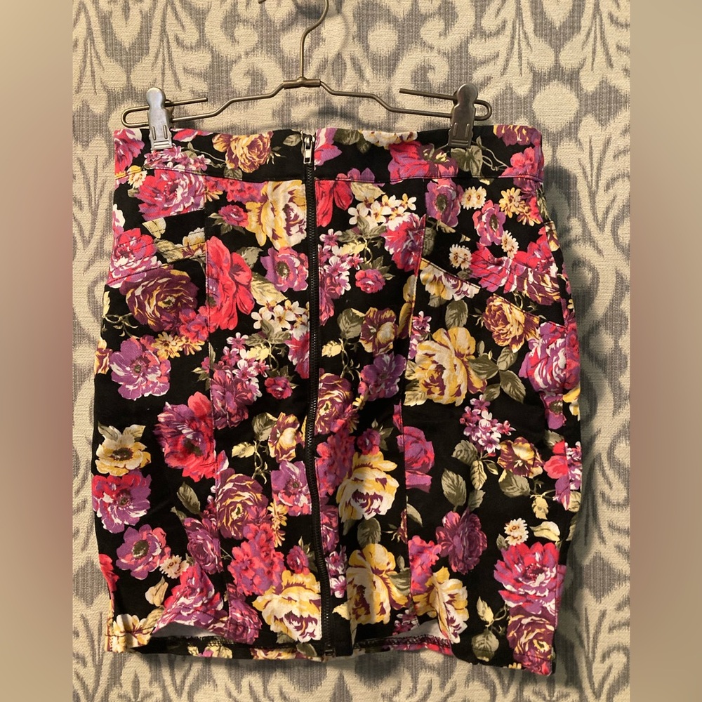 Forever 21 Floral Denim Skirt Size M